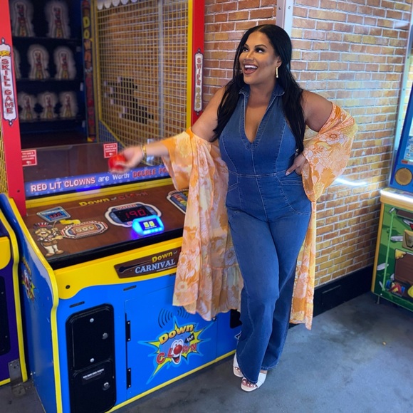 🛍️Diversely You Boutique🛍️ Like this to never miss a post & live! - Picture 5 of 6